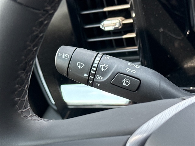 Vehicle image 26 of 30