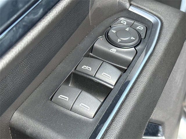 Vehicle image 24 of 30