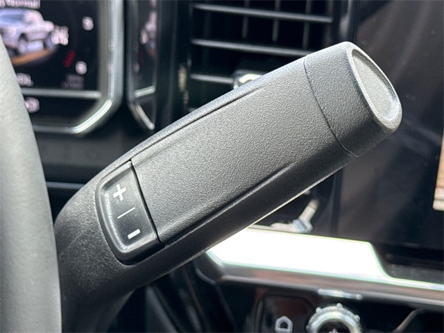 Vehicle image 28 of 30