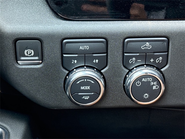 Vehicle image 21 of 30