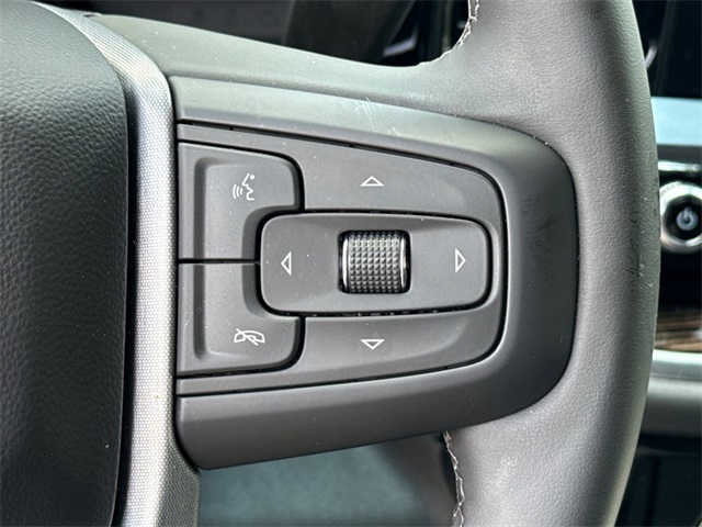 Vehicle image 28 of 30