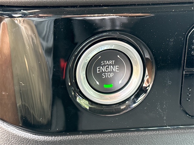 Vehicle image 16 of 30
