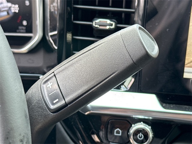 Vehicle image 25 of 30