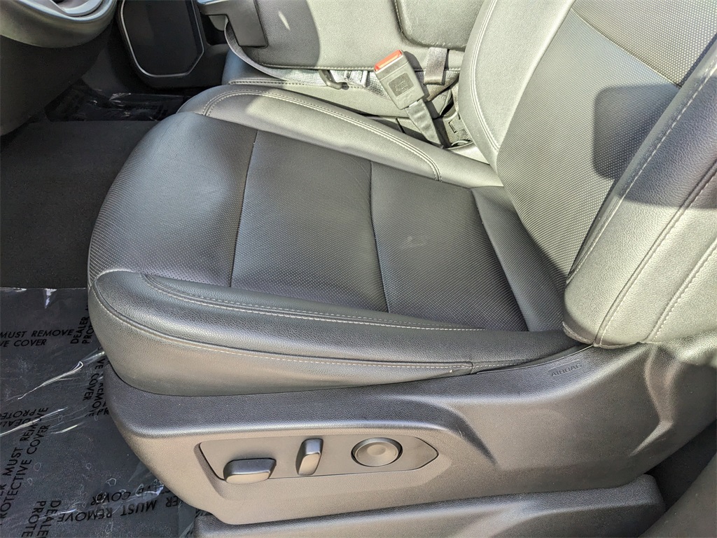 2024 GMC Sierra 1500 SLT Image 34 of 35