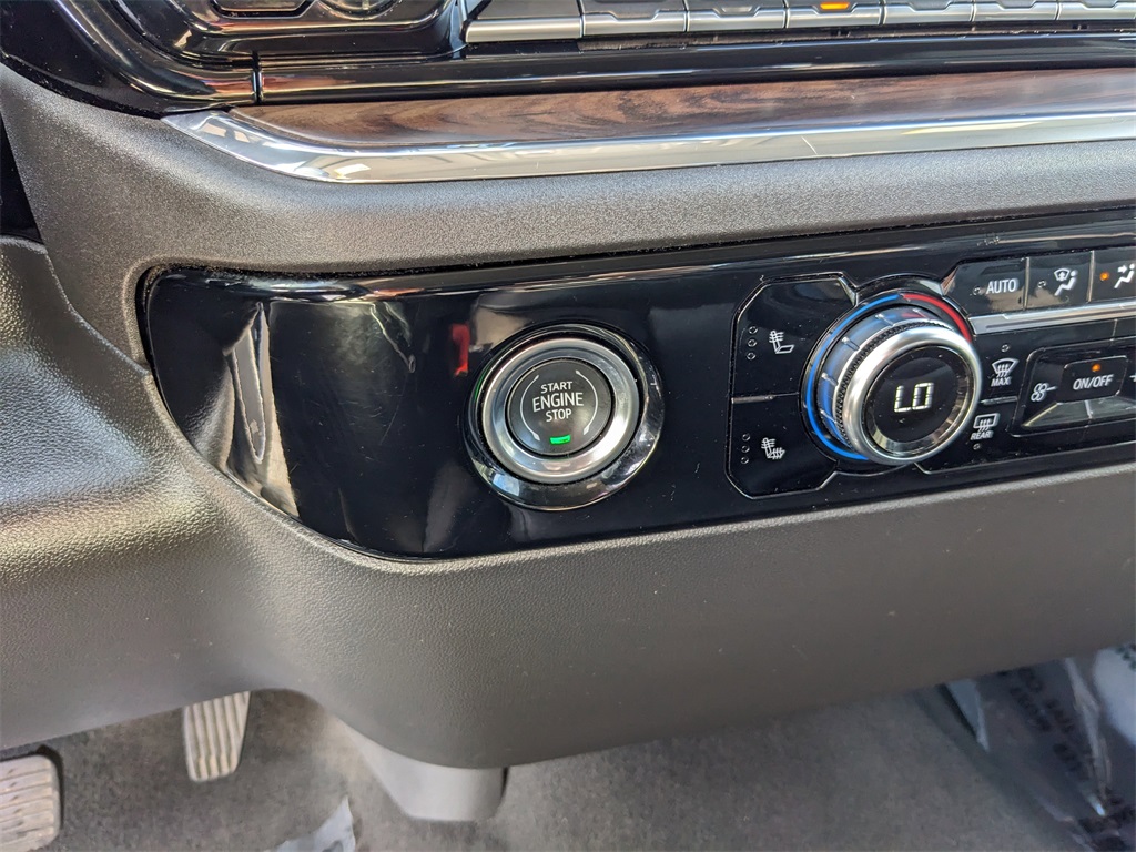 2024 GMC Sierra 1500 SLT Image 33 of 35