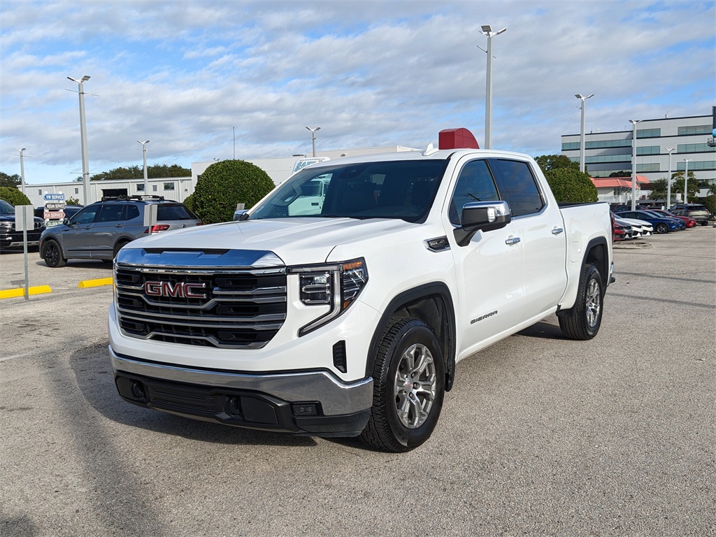2024 GMC Sierra 1500 SLT Image 3 of 35