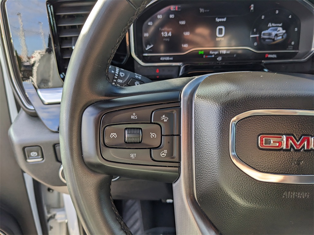 2024 GMC Sierra 1500 SLT Image 18 of 35