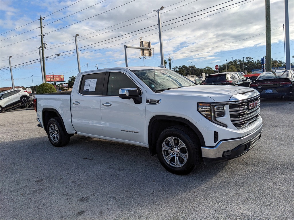2024 GMC Sierra 1500 SLT Image 5 of 35