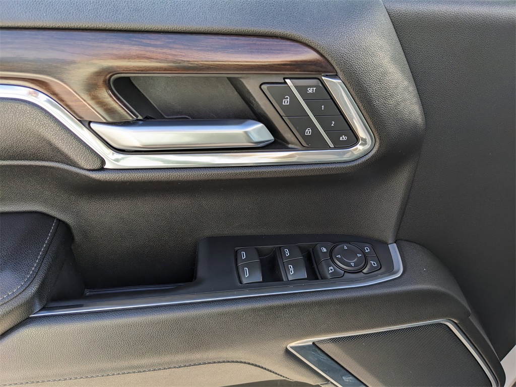 2024 GMC Sierra 1500 SLT Image 31 of 35