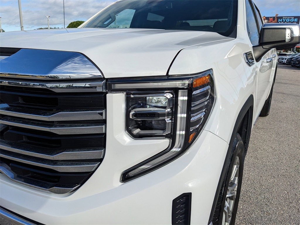 2024 GMC Sierra 1500 SLT Image 24 of 35
