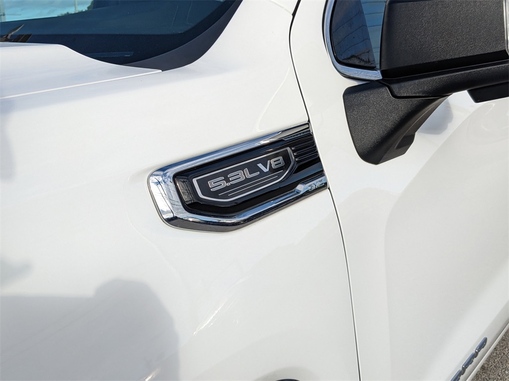 2024 GMC Sierra 1500 SLT Image 27 of 35