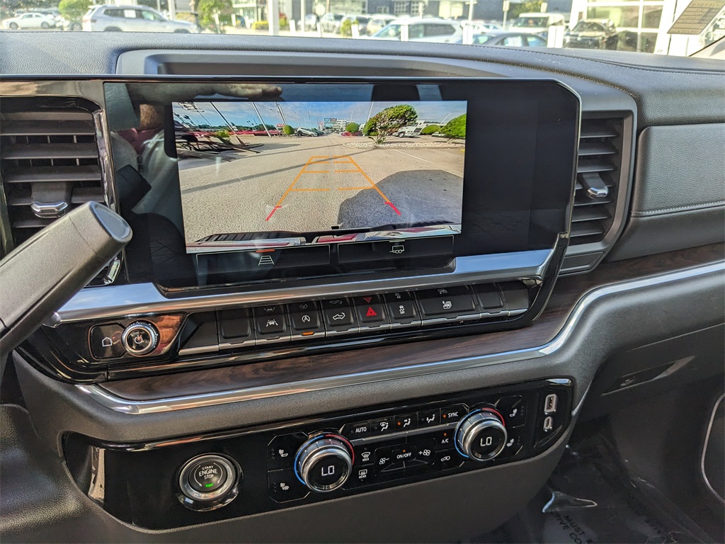 2024 GMC Sierra 1500 SLT Image 22 of 35