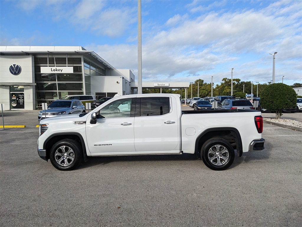 2024 GMC Sierra 1500 SLT Image 9 of 35