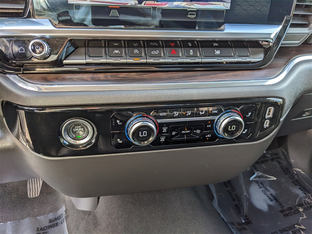 2024 GMC Sierra 1500 SLT Image 10 of 35