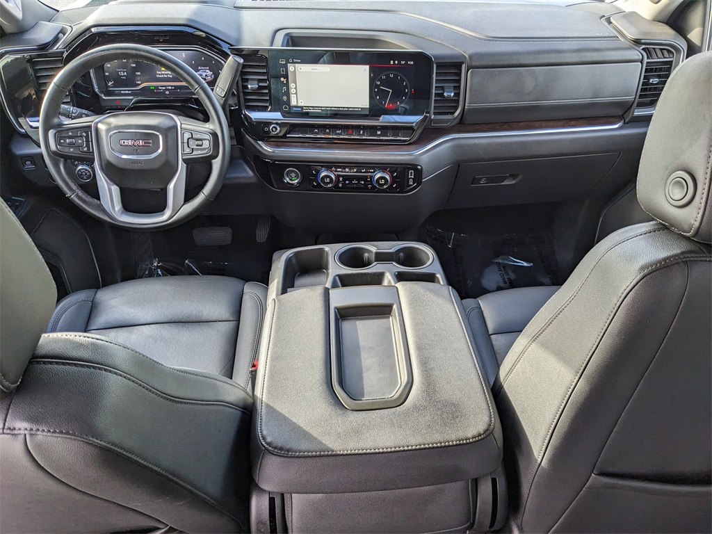 2024 GMC Sierra 1500 SLT Image 16 of 35