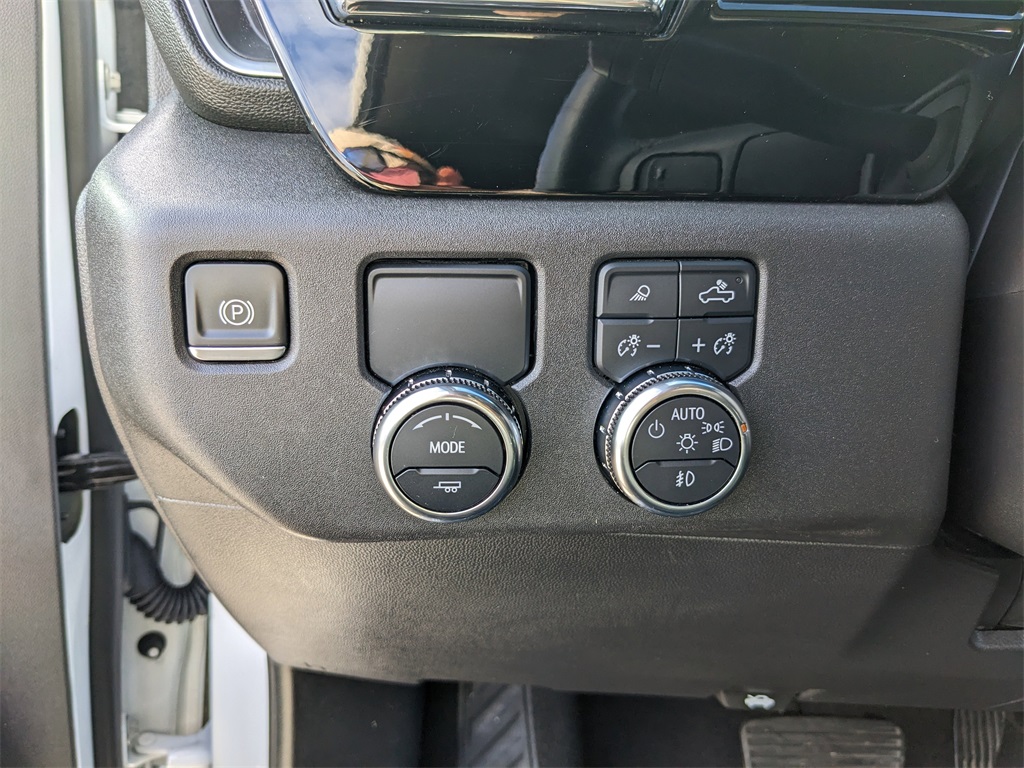 2024 GMC Sierra 1500 SLT Image 25 of 35