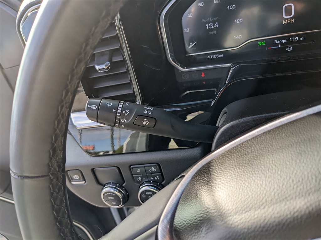 2024 GMC Sierra 1500 SLT Image 28 of 35