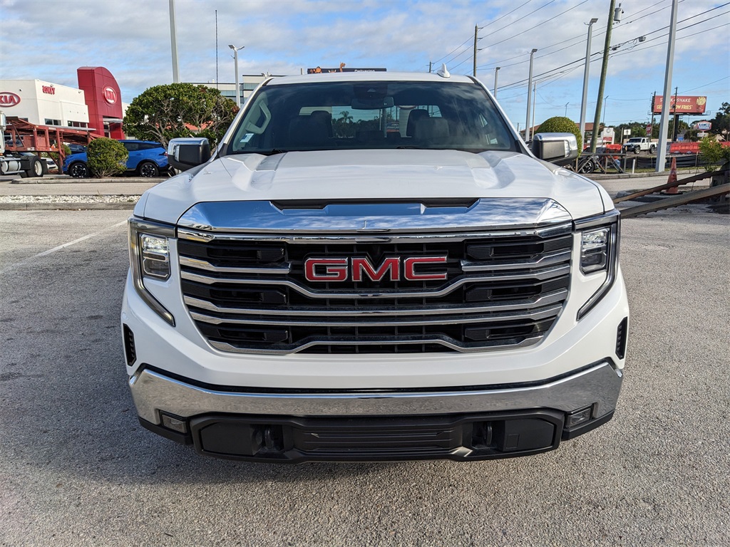 2024 GMC Sierra 1500 SLT Image 4 of 35