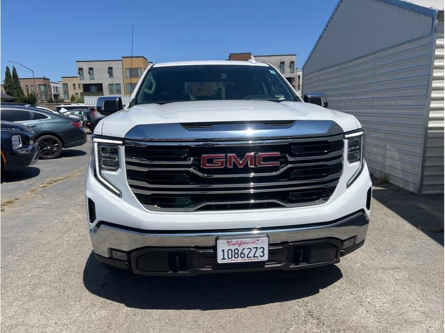 2024 GMC Sierra 1500 SLT Image 2 of 19