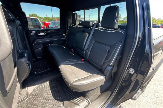 2024 GMC Sierra 2500HD AT4X Image 14 of 33