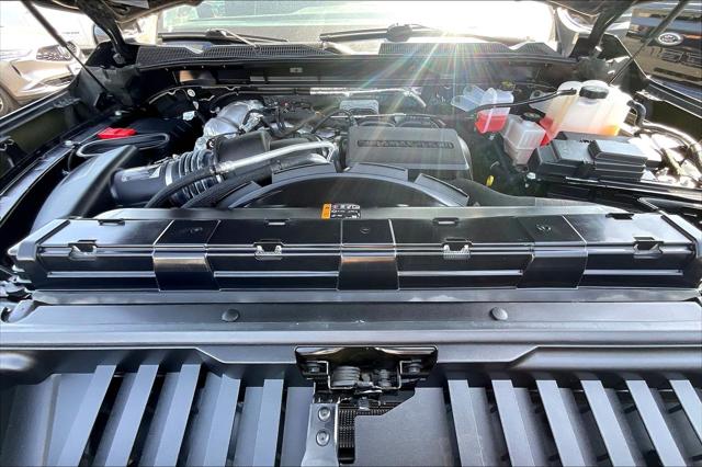 2024 GMC Sierra 2500HD AT4X Image 8 of 33