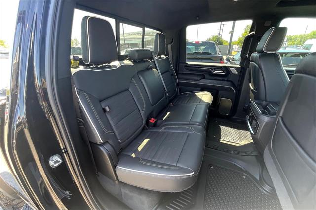 2024 GMC Sierra 2500HD AT4X Image 12 of 33