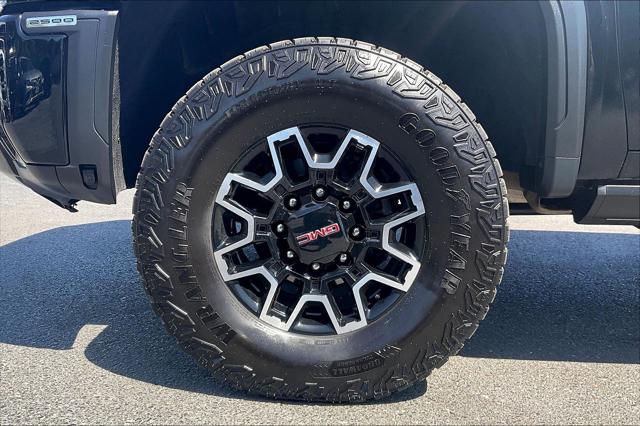 2024 GMC Sierra 2500HD AT4X Image 10 of 33