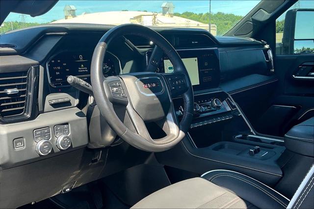 2024 GMC Sierra 2500HD AT4X Image 18 of 33