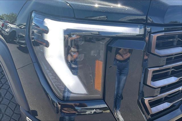 2024 GMC Sierra 2500HD AT4X Image 24 of 33