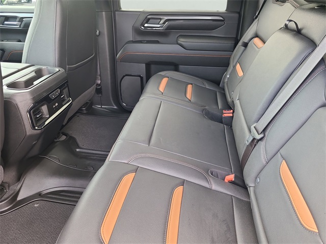 2024 GMC Sierra 2500HD AT4 Image 13 of 32