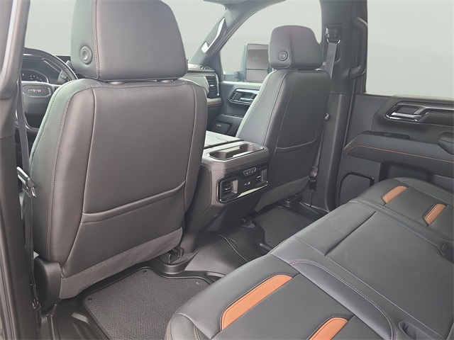 2024 GMC Sierra 2500HD AT4 Image 11 of 32