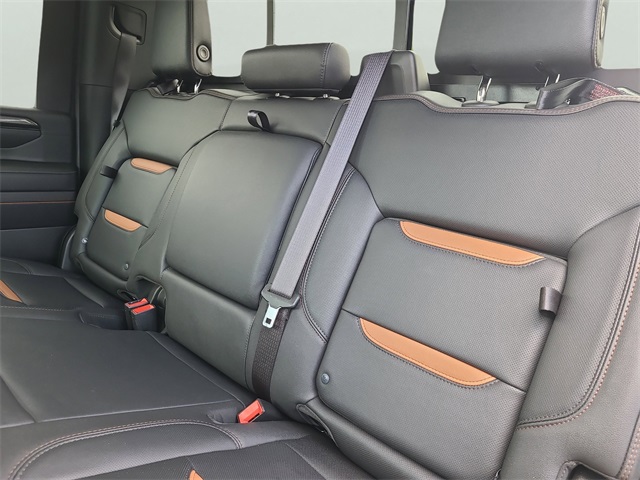 2024 GMC Sierra 2500HD AT4 Image 14 of 32