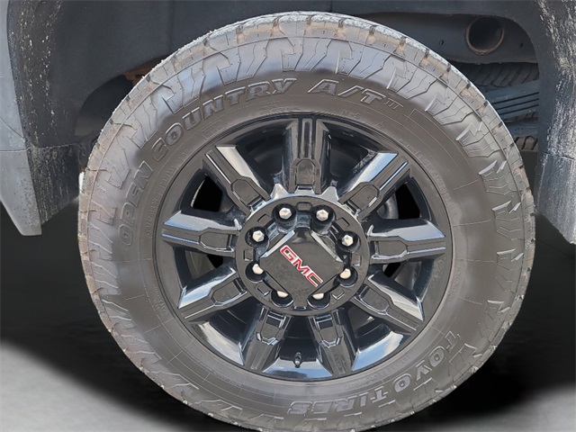 2024 GMC Sierra 2500HD AT4 Image 9 of 32