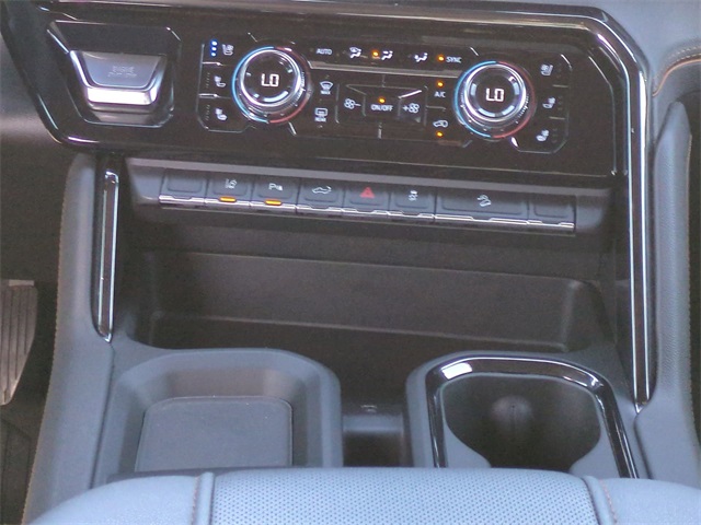 2024 GMC Sierra 2500HD AT4 Image 17 of 34