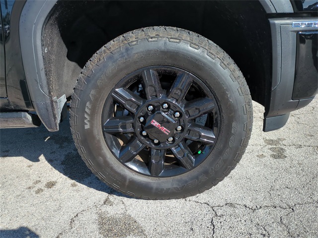 2024 GMC Sierra 2500HD AT4 Image 9 of 34