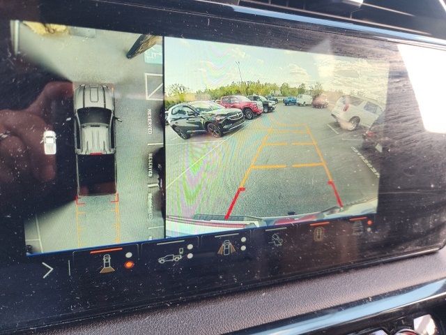 2024 GMC Sierra 2500HD AT4 Image 9 of 11