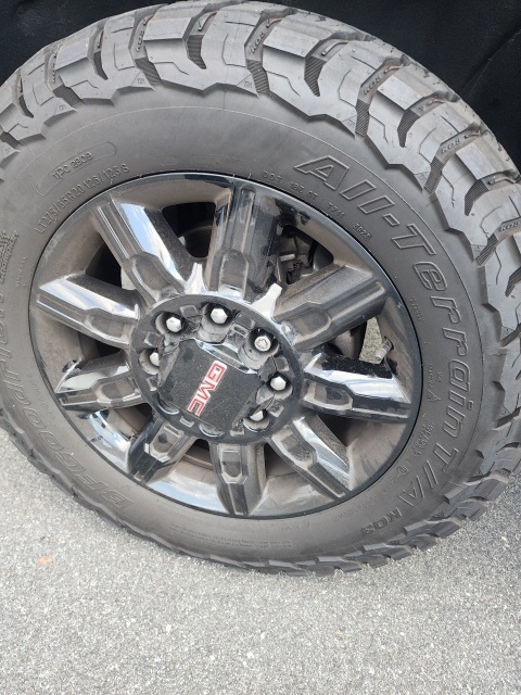 2024 GMC Sierra 2500HD AT4 Image 3 of 11