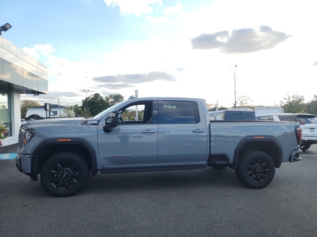 2024 GMC Sierra 2500HD AT4 Image 2 of 11