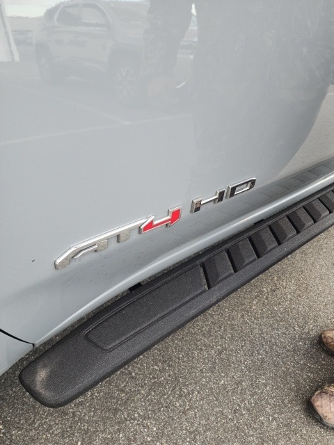 2024 GMC Sierra 2500HD AT4 Image 4 of 11