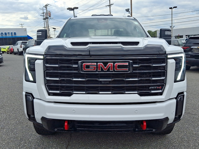 2024 GMC Sierra 2500HD AT4 Image 2 of 33