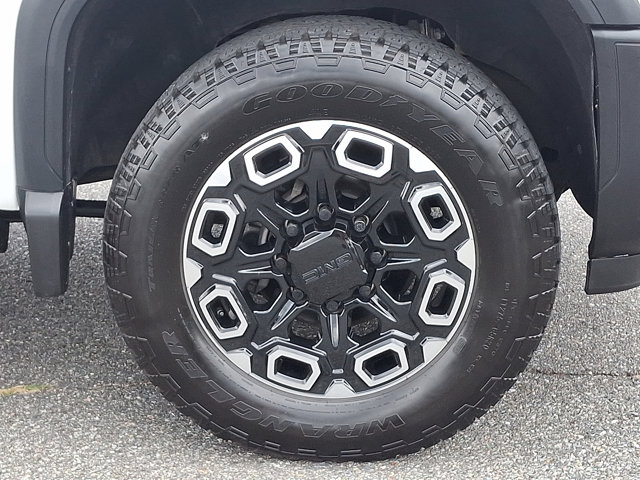 2024 GMC Sierra 2500HD AT4 Image 9 of 33