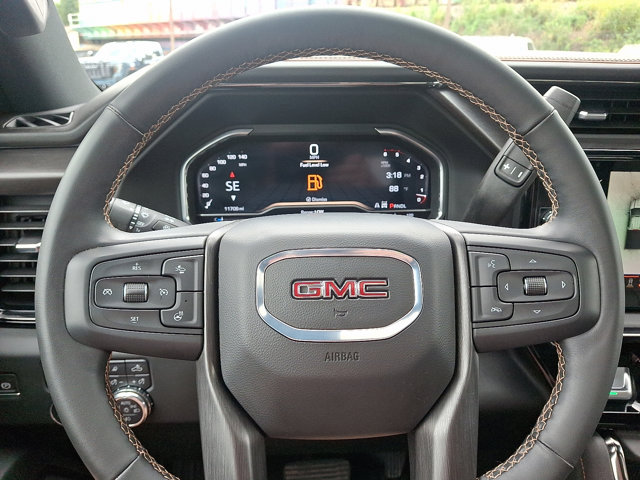 2024 GMC Sierra 2500HD AT4 Image 15 of 33