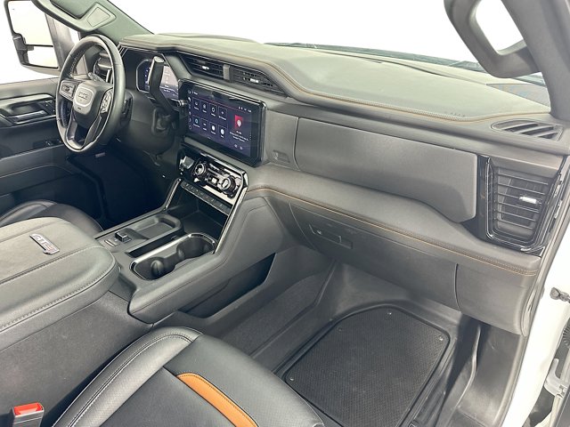 2024 GMC Sierra 2500HD AT4 Image 16 of 31