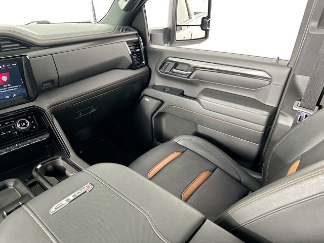 2024 GMC Sierra 2500HD AT4 Image 15 of 31