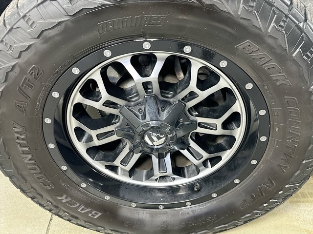 2024 GMC Sierra 2500HD AT4 Image 10 of 31