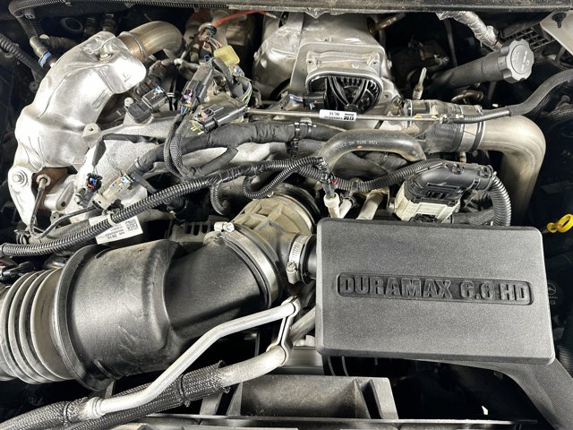 2024 GMC Sierra 2500HD AT4 Image 9 of 31