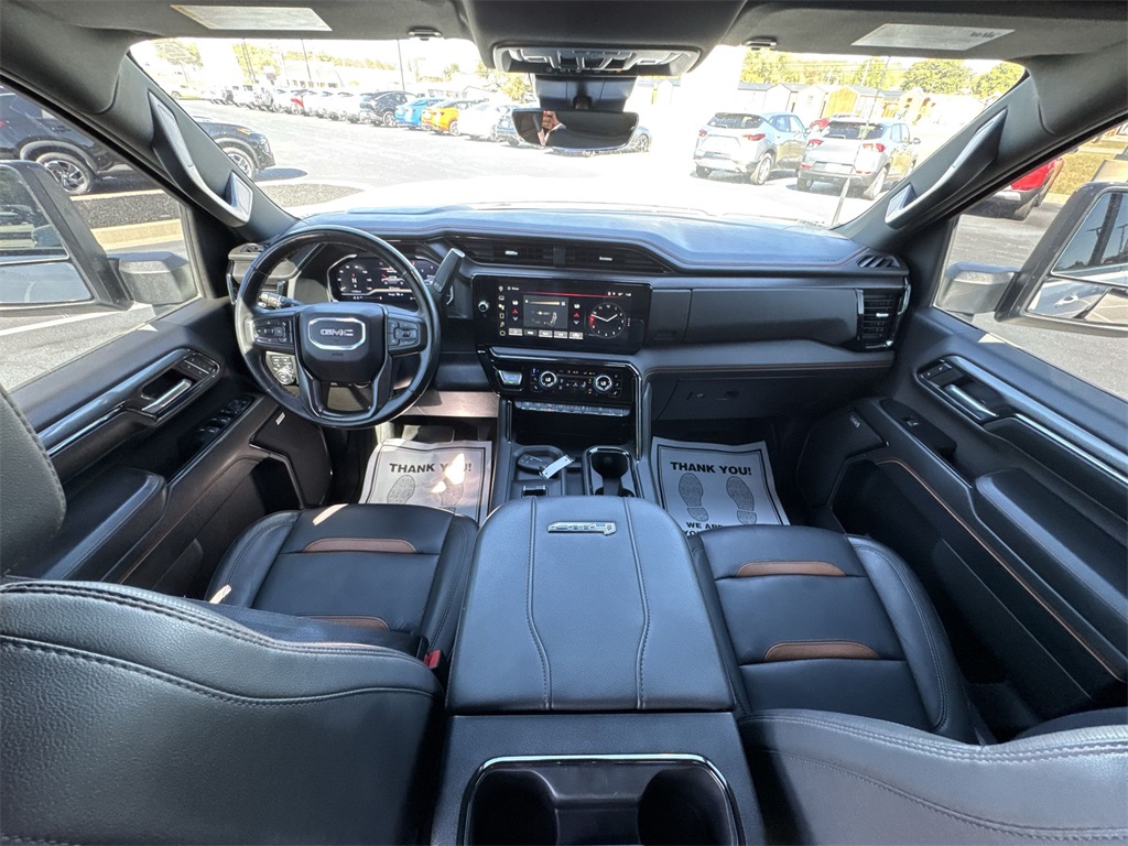 2024 GMC Sierra 2500HD AT4 Image 17 of 27