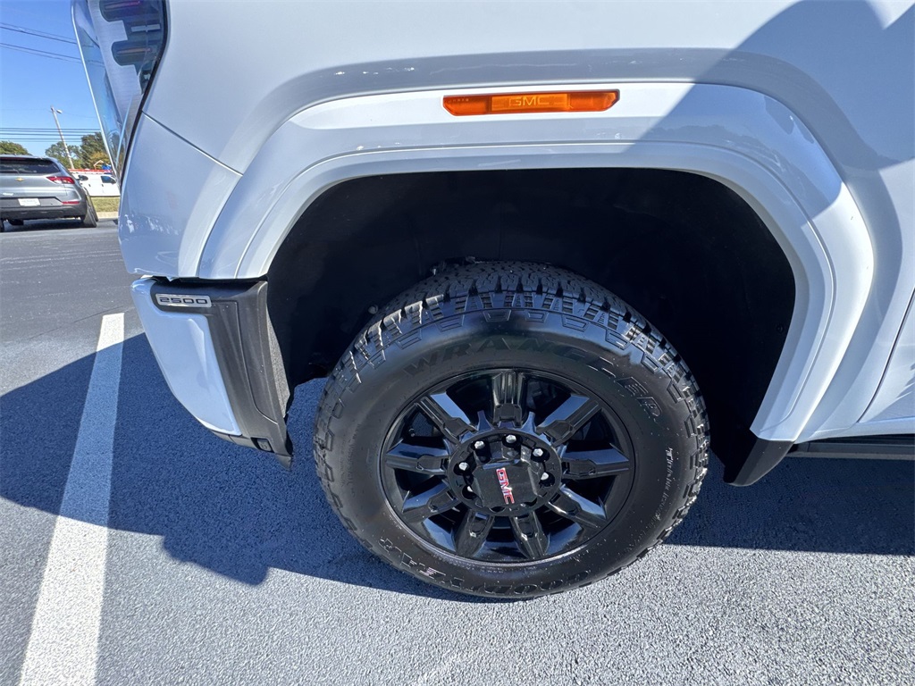 2024 GMC Sierra 2500HD AT4 Image 11 of 27