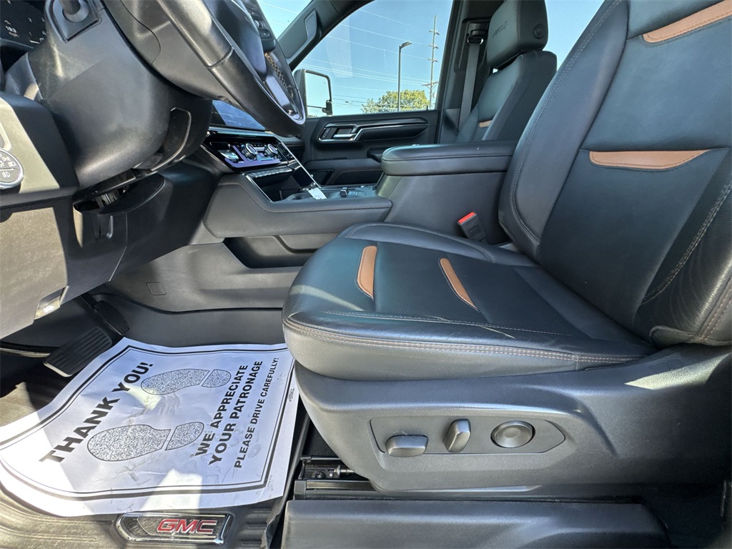 2024 GMC Sierra 2500HD AT4 Image 16 of 27