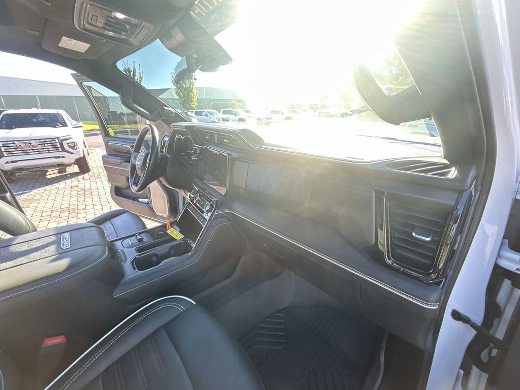 2024 GMC Sierra 2500HD AT4X Image 31 of 32